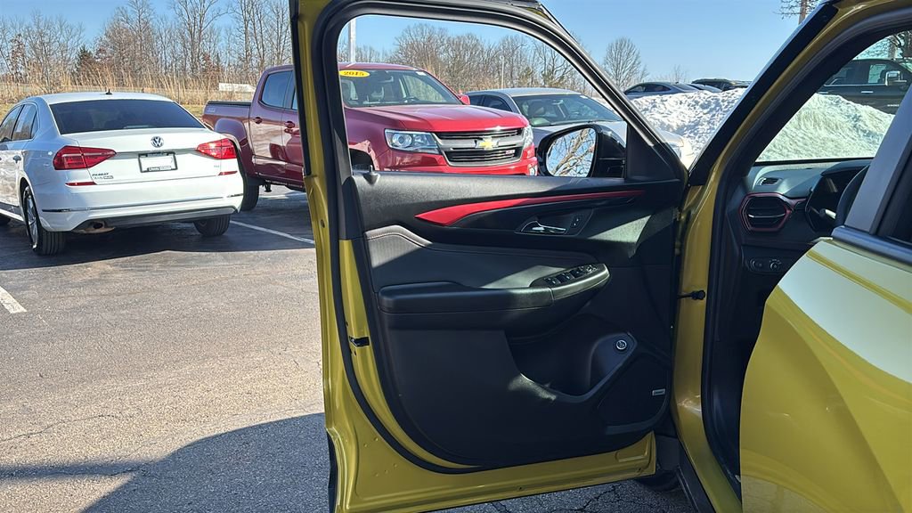 Used 2025 Chevrolet TrailBlazer RS w/ Convenience Package image 11