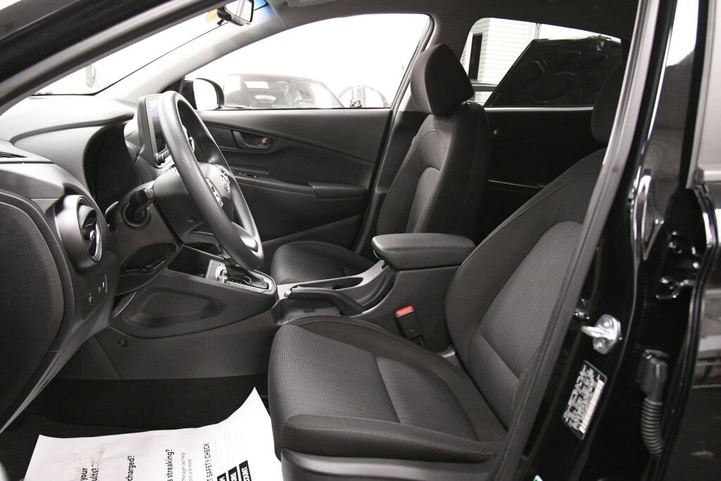 Used 2023 Hyundai Kona SEL w/ Cargo Package image 10