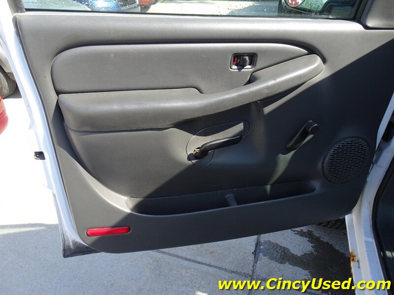 Used 2005 GMC Sierra 2500 W/T w/ Snow Plow Prep Package AWD/4WD image 24