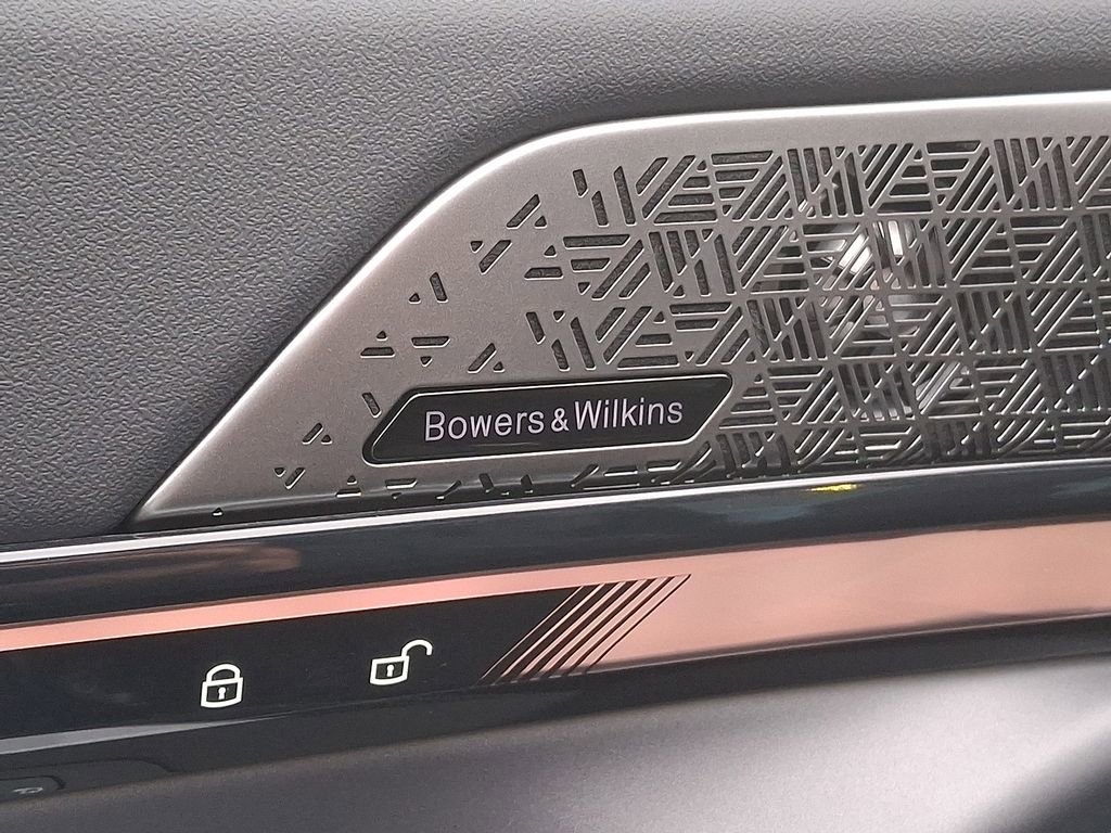 Used 2025 BMW i5 xDrive40 w/ Executive Package image 23