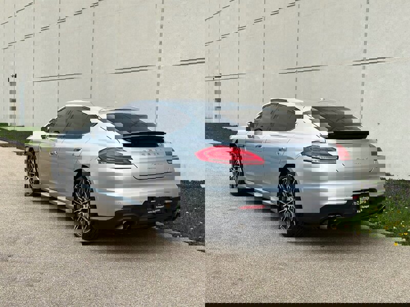 Used 2015 Porsche Panamera S image 8