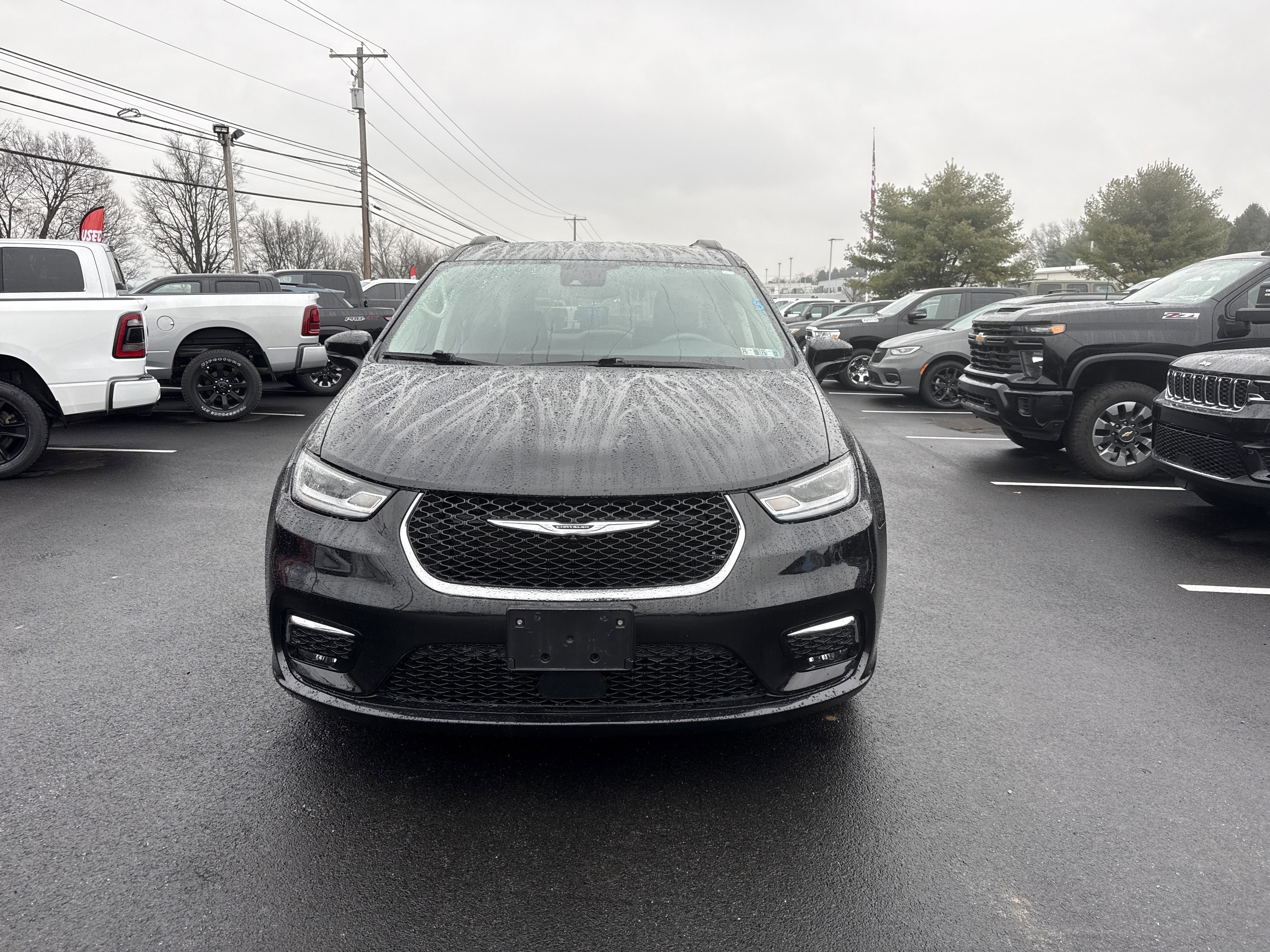 Used 2022 Chrysler Pacifica Touring-L video 2