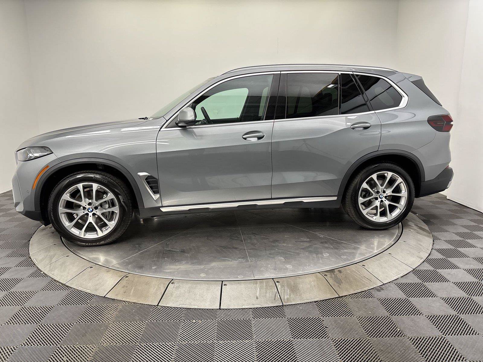 Used 2024 BMW X5 xDrive40i AWD/4WD image 16