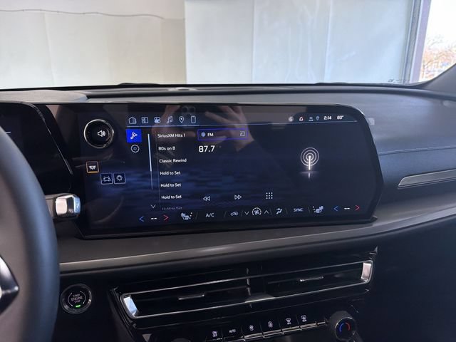 New 2026 Chevrolet Traverse LT w/ Midnight/Sport Edition AWD/4WD image 31