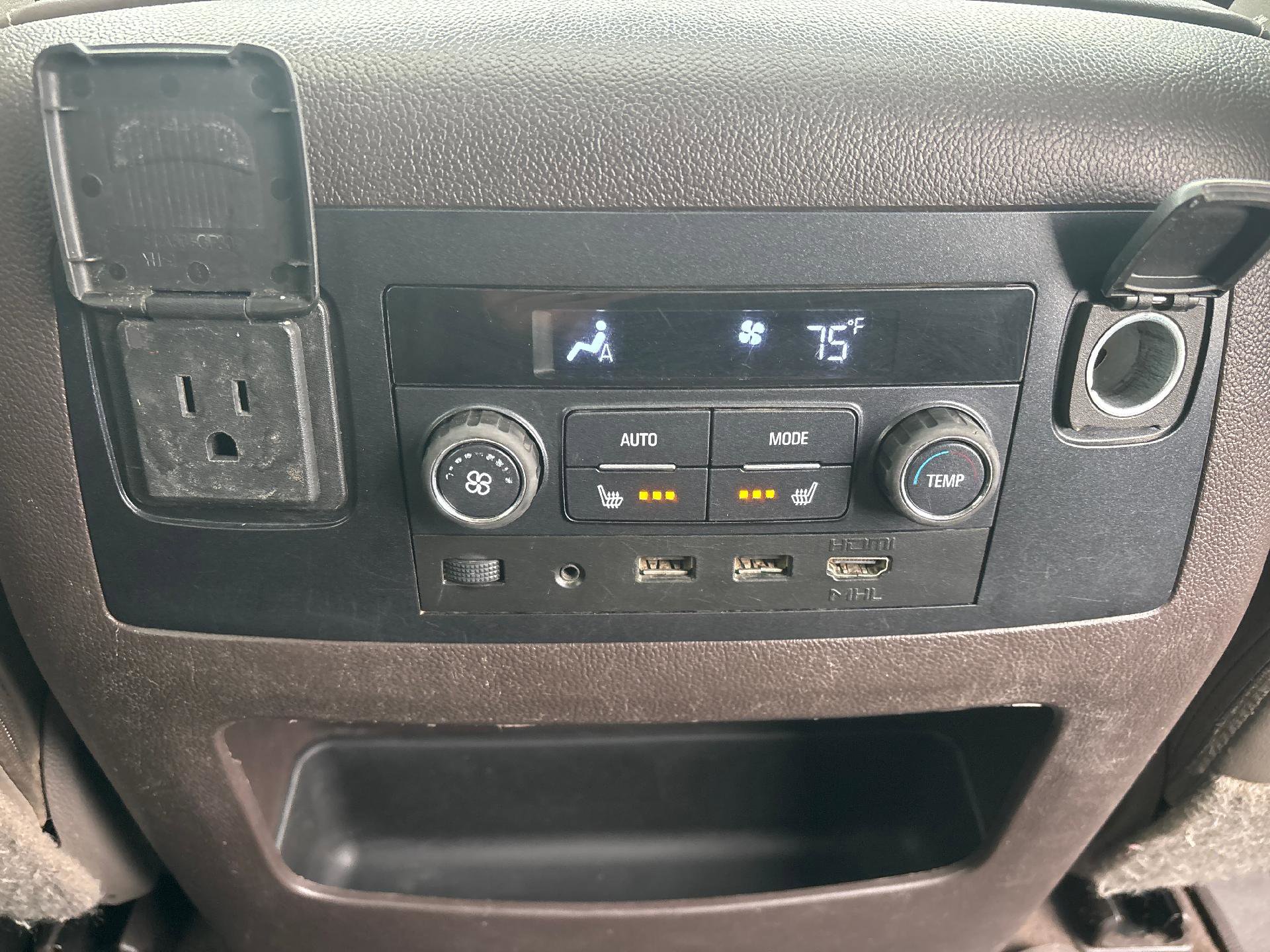 Used 2020 GMC Yukon XL Denali w/ Denali Premium Package image 39