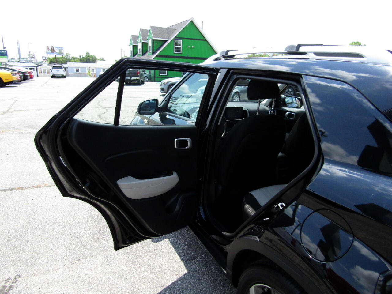 Used 2024 Hyundai Venue SEL image 19