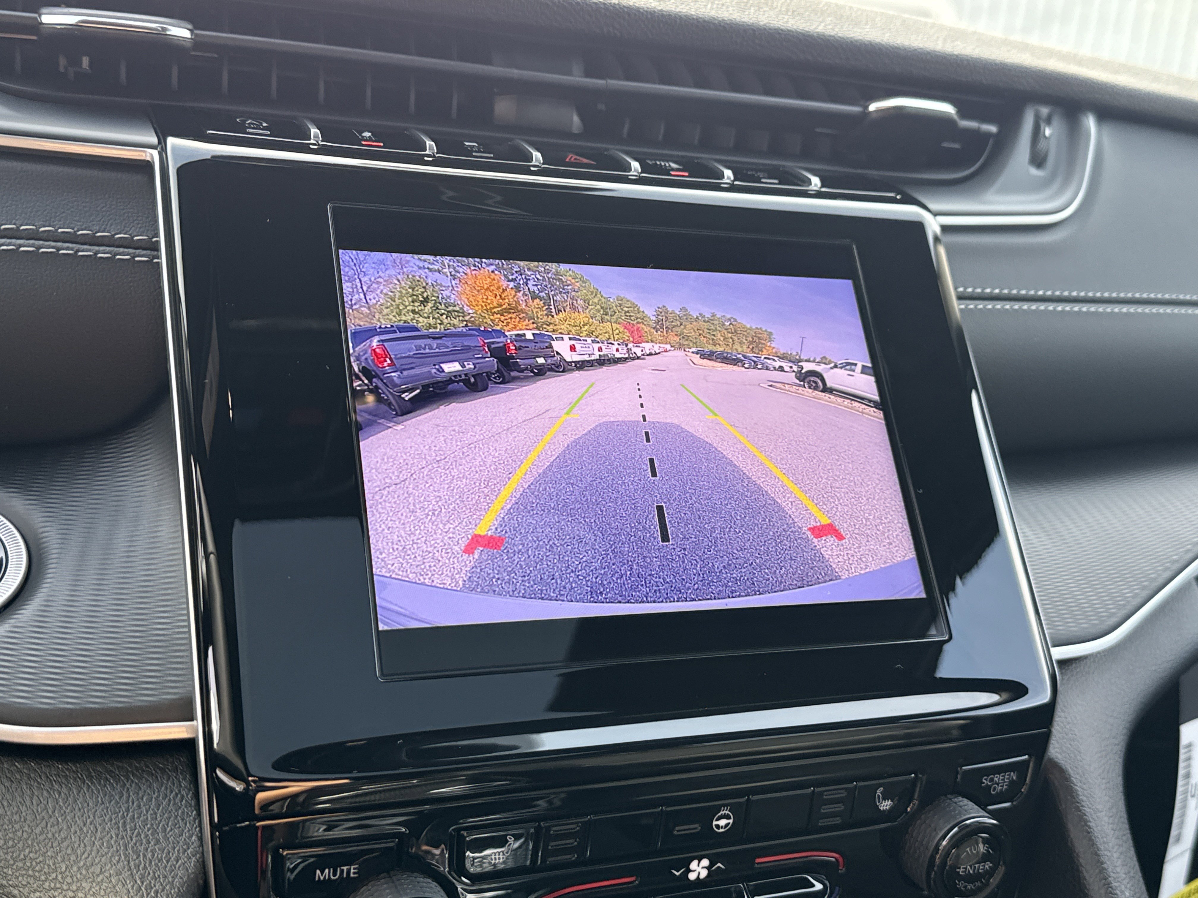 New 2025 Jeep Grand Cherokee Altitude image 33