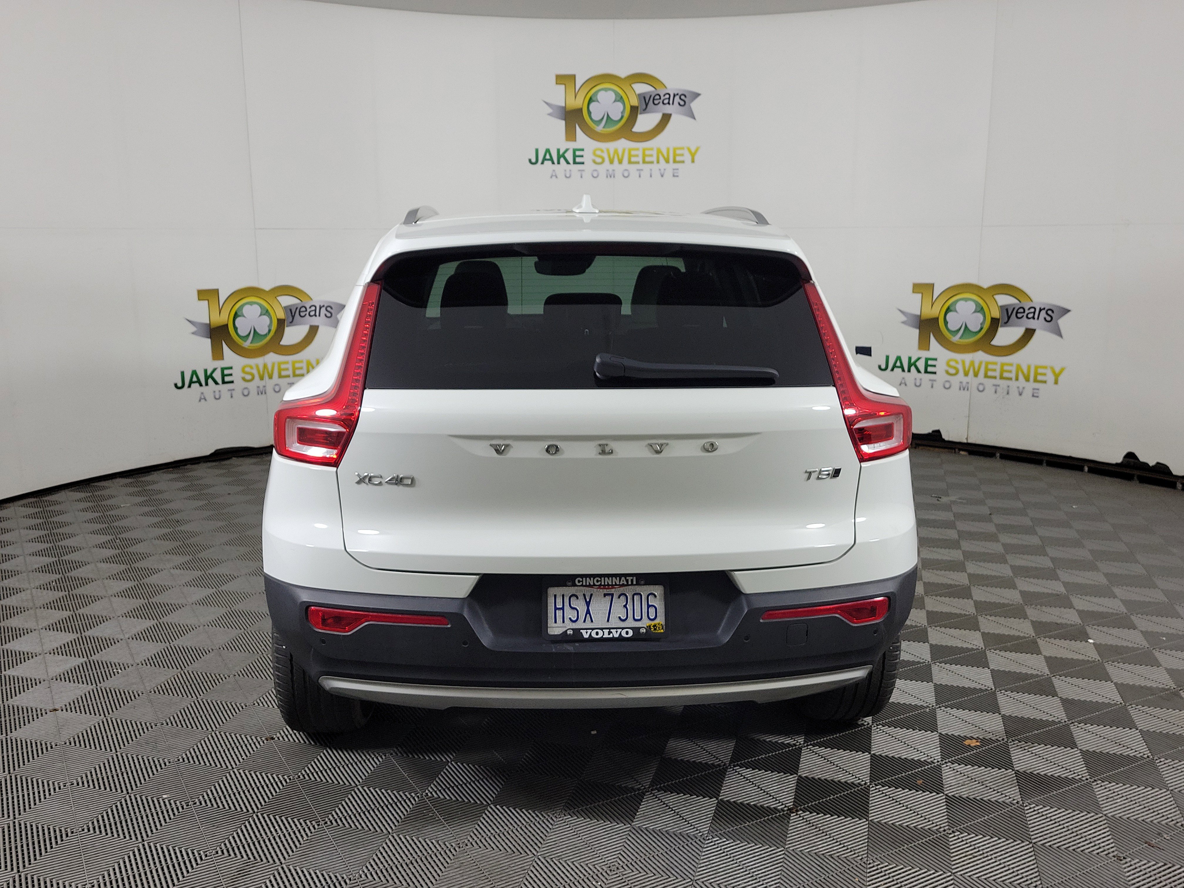 Used 2019 Volvo XC40 T5 Momentum image 3