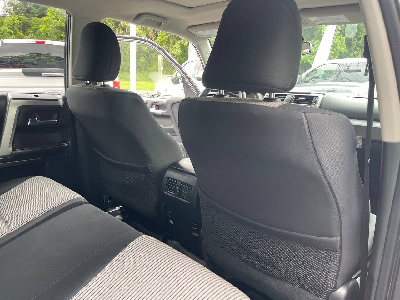 Used 2017 Toyota 4Runner SR5 AWD/4WD image 30