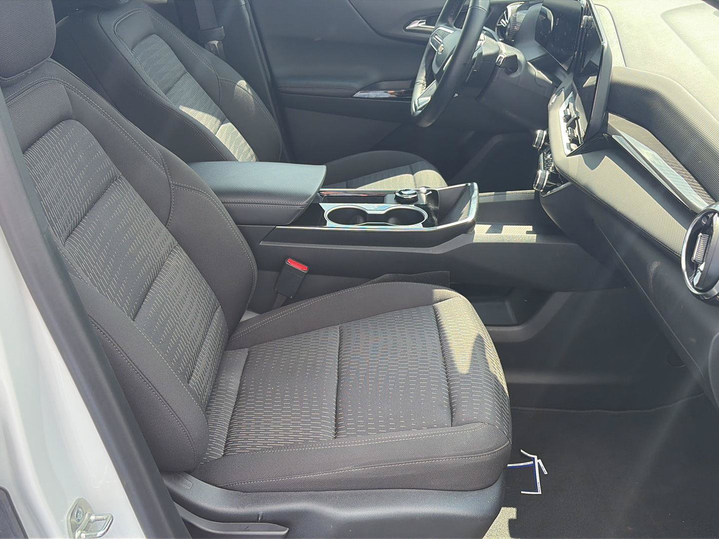 Used 2026 Chevrolet Equinox LT AWD/4WD image 17