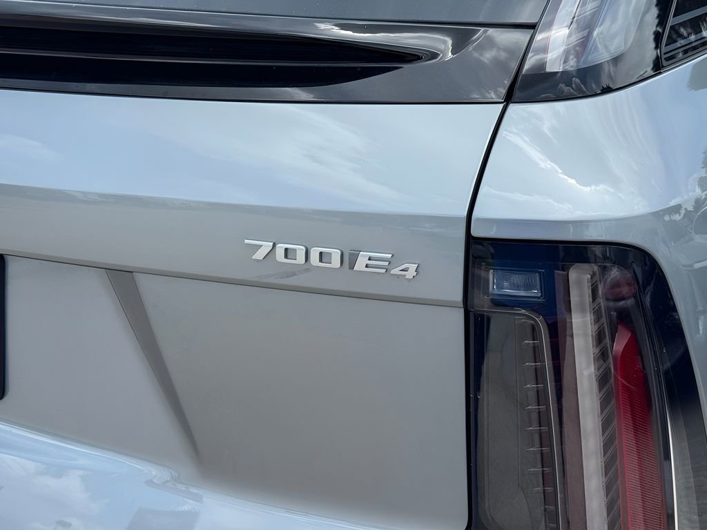 New 2026 Cadillac Optiq Sport 1 w/ LPO, Floor Liner Package AWD/4WD image 9