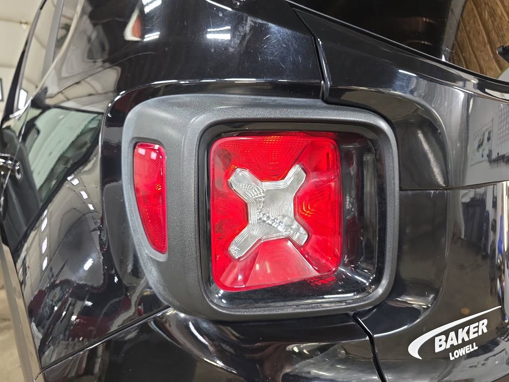 Used 2018 Jeep Renegade Altitude image 32