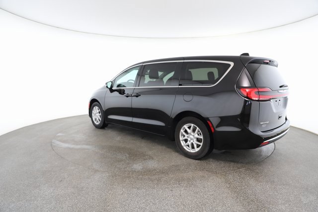 Used 2024 Chrysler Pacifica Touring-L image 10