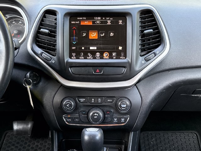 Used 2015 Jeep Cherokee Trailhawk AWD/4WD image 9