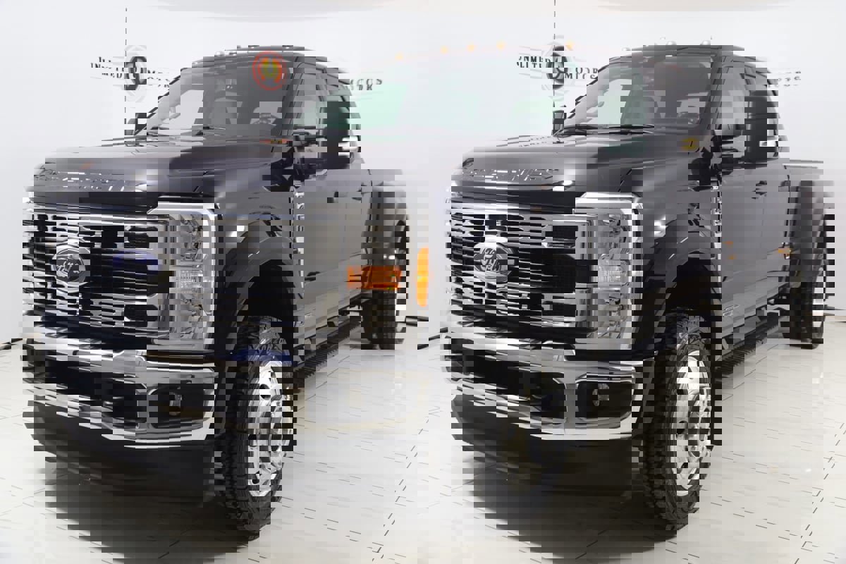 Used 2023 Ford F450 XLT w/ FX4 Off-Road Package image 5
