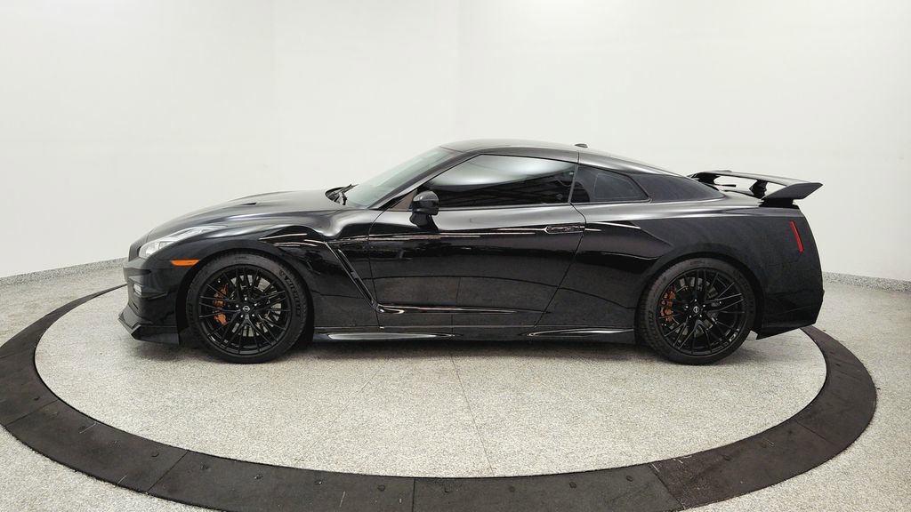 Used 2024 Nissan GT-R Premium w/ Premium Interior Package AWD/4WD image 2