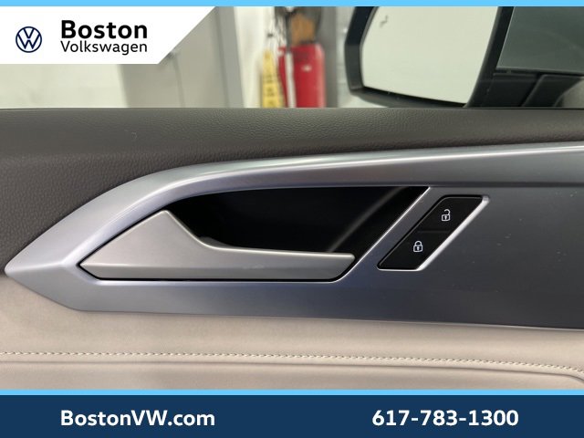 Used 2025 Volkswagen Taos SE w/ Panoramic Sunroof Package image 21