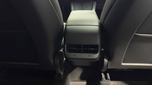 Used 2024 Tesla Model Y Performance AWD/4WD image 16