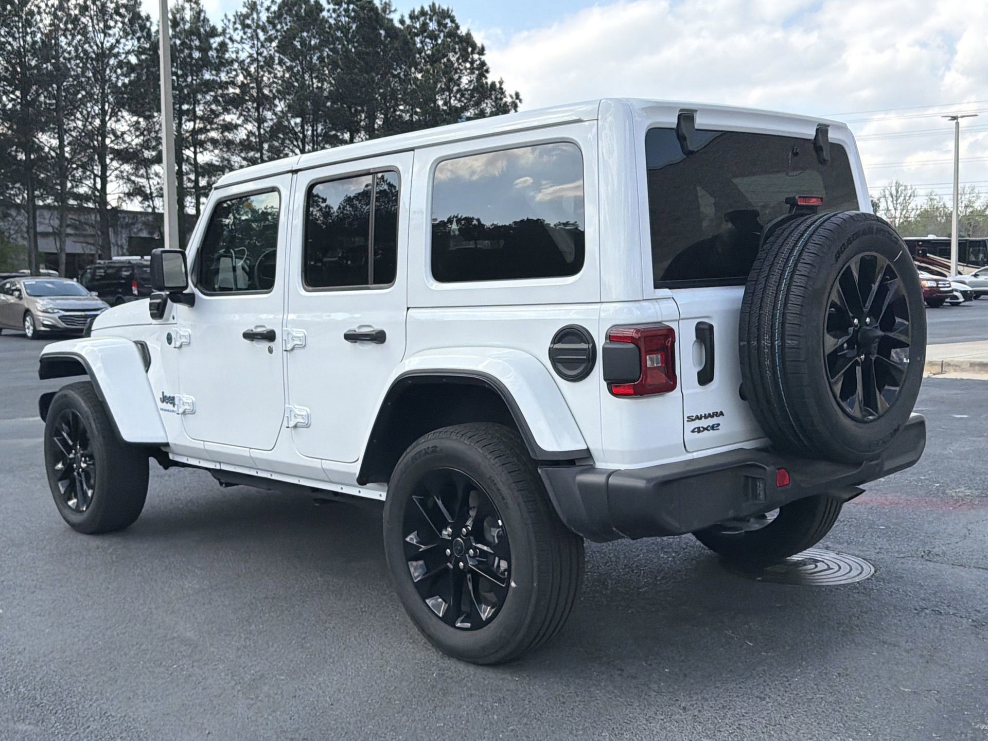 Used 2025 Jeep Wrangler Unlimited Sahara w/ Safety Group image 3