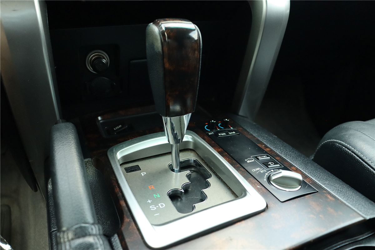 Used 2015 Toyota Land Cruiser AWD/4WD image 38