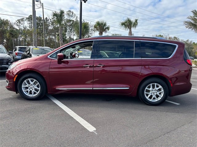 Used 2020 Chrysler Pacifica Touring-L image 3
