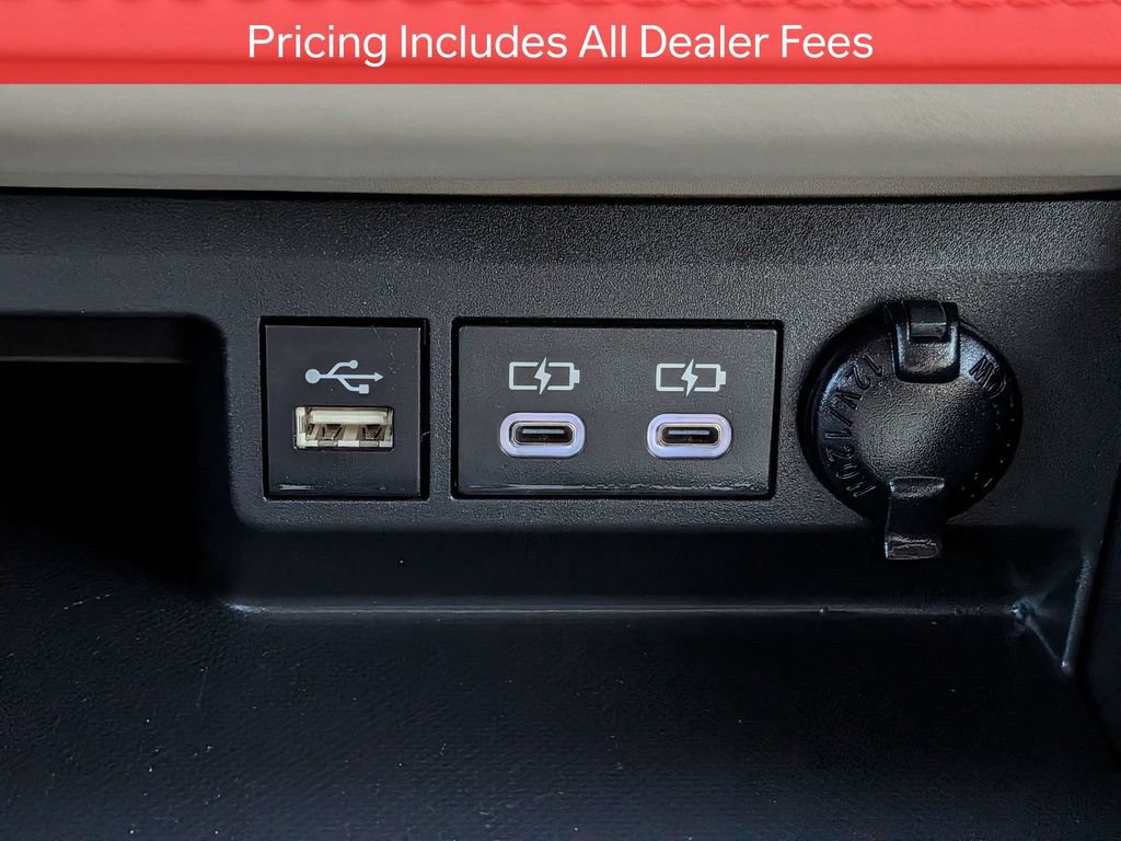 Used 2024 Toyota Highlander XLE FWD image 25
