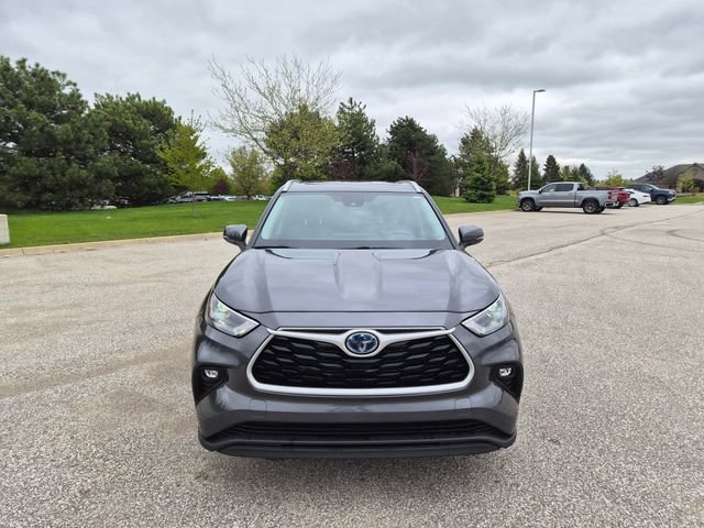 Used 2022 Toyota Highlander XLE AWD/4WD image 2