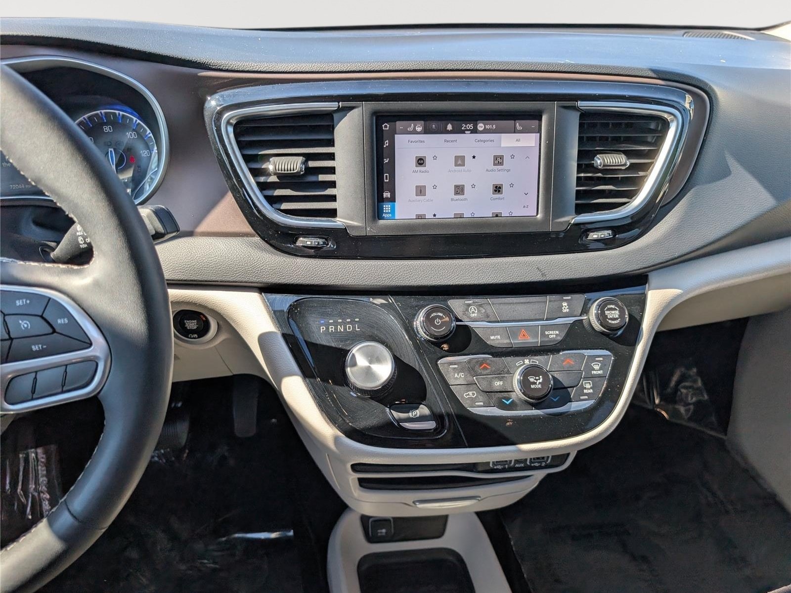 Used 2023 Chrysler Voyager LX FWD image 18