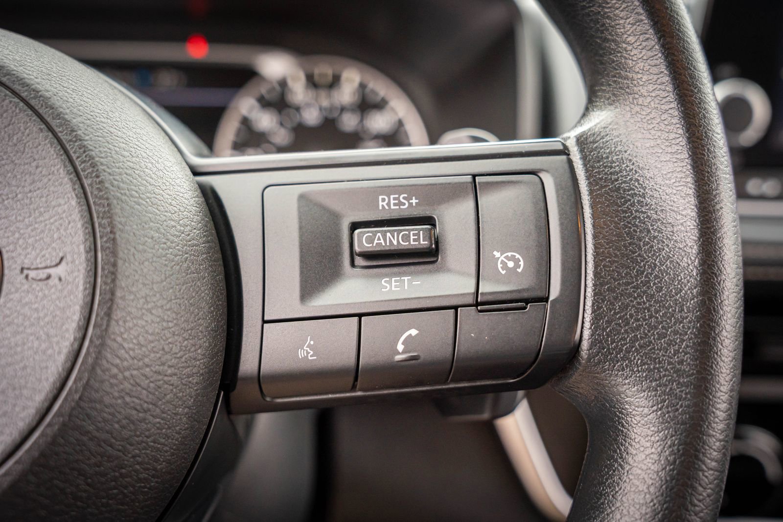 Used 2024 Nissan Rogue S image 18