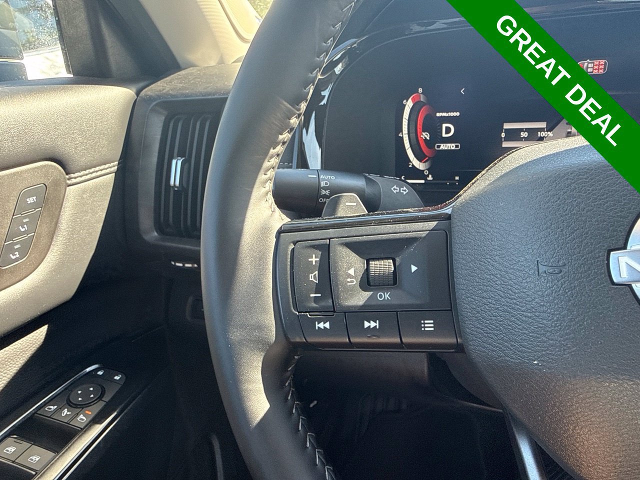 Used 2026 Nissan Pathfinder Platinum w/ Accent Package AWD/4WD image 32