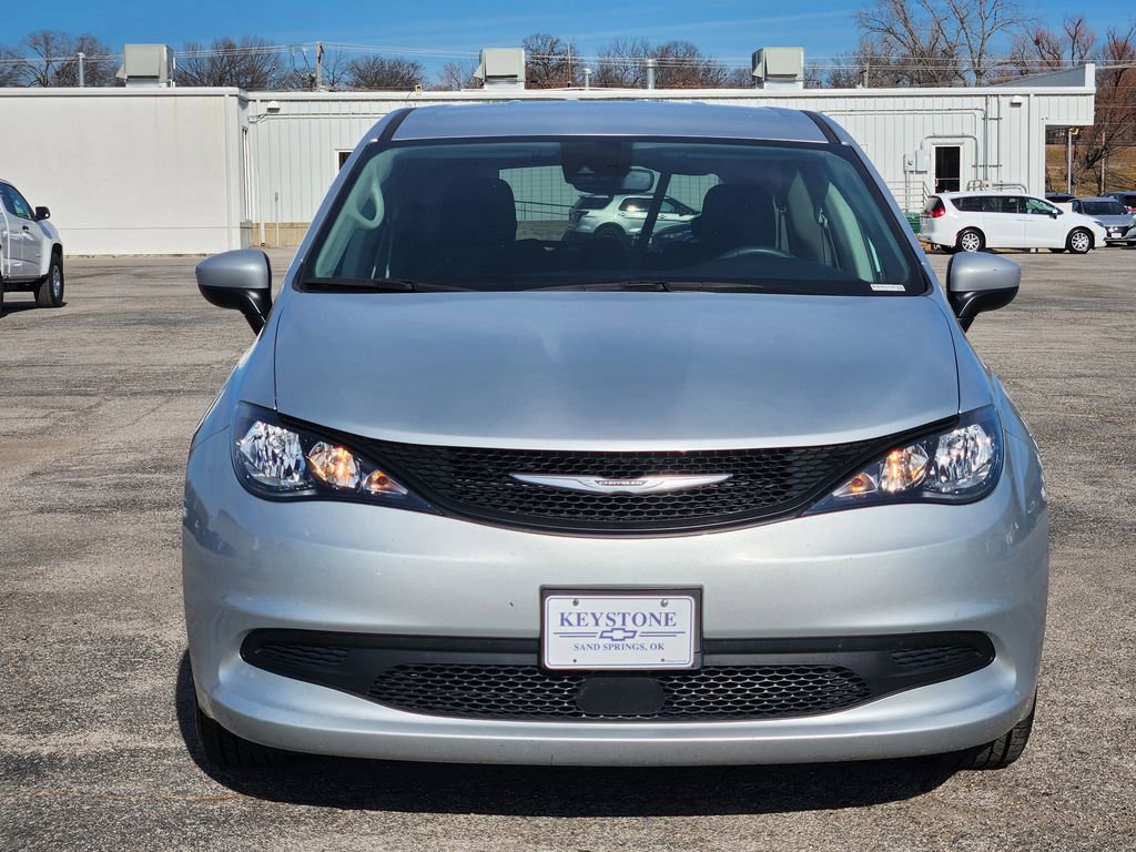 Used 2023 Chrysler Voyager LX video 2