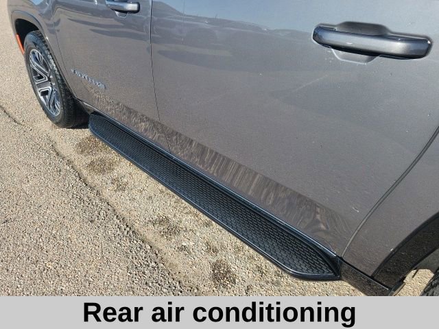 Used 2024 Jeep Wagoneer L Series II RWD image 6