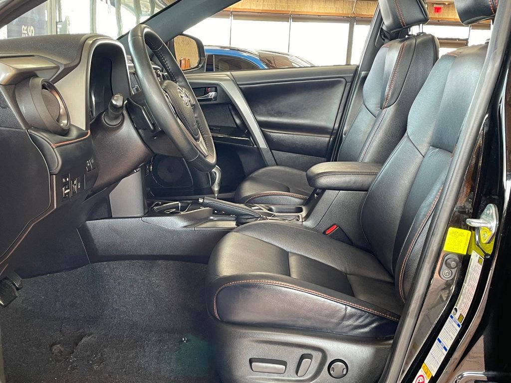 Used 2018 Toyota RAV4 SE w/ Power Extra Value Package AWD/4WD image 11