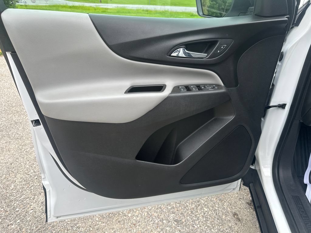 Used 2020 Chevrolet Equinox LS w/ LS Convenience Package AWD/4WD image 10