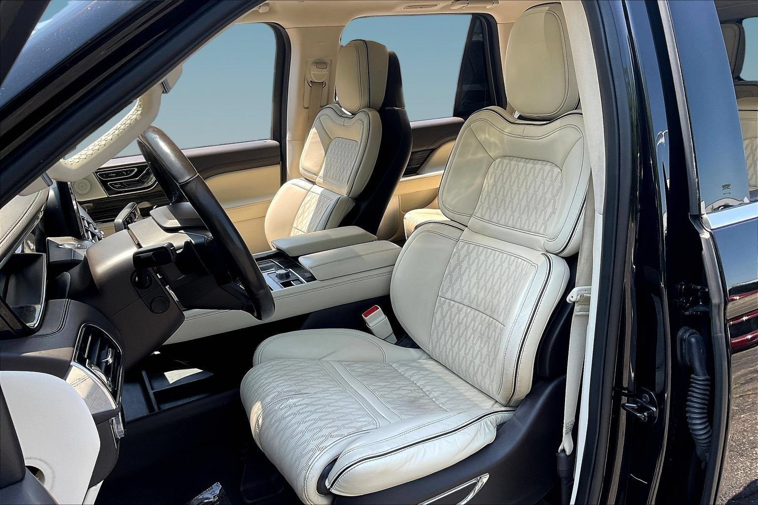 Used 2020 Lincoln Navigator Black Label w/ Cargo Convenience Package AWD/4WD image 20
