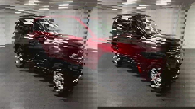 Used 2023 Jeep Grand Cherokee Laredo image 42