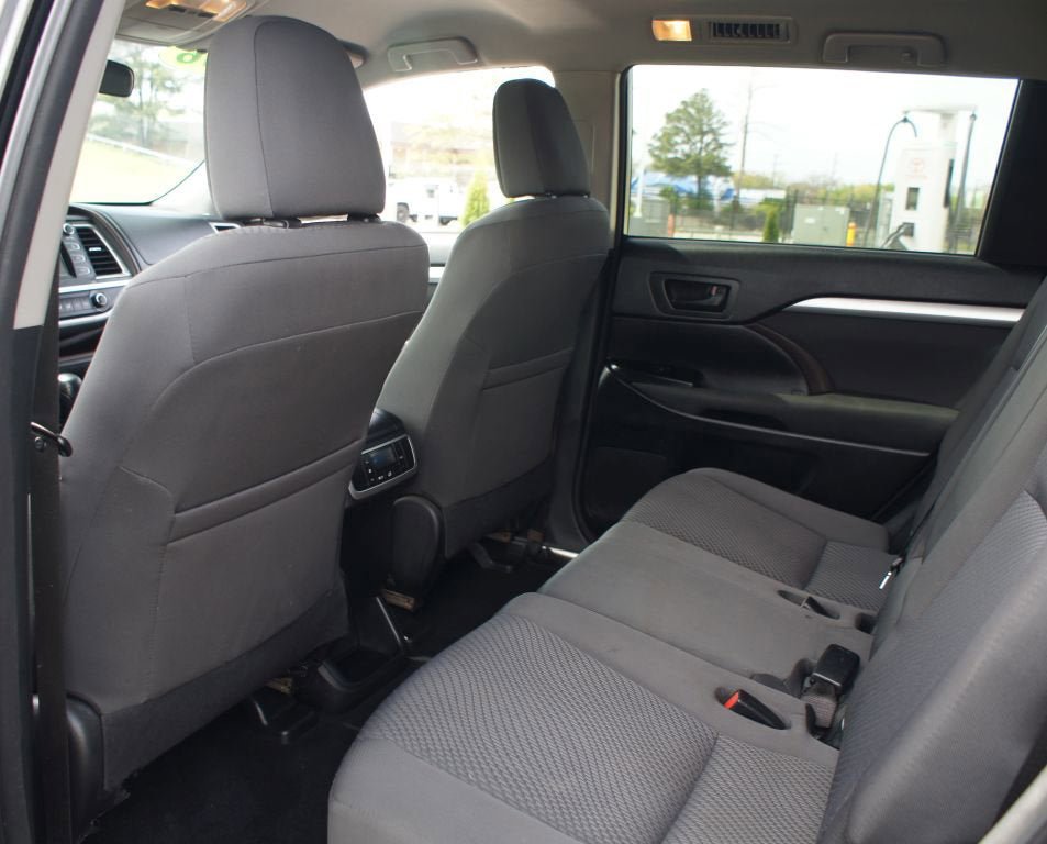 Used 2016 Toyota Highlander LE AWD/4WD image 13