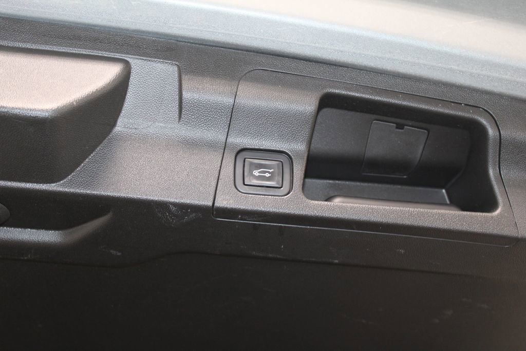 Used 2023 GMC Acadia AT4 w/ Preferred Package image 17