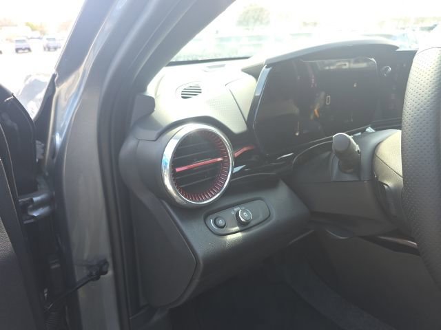 New 2026 Chevrolet Trax RS w/ Sunroof Package image 15