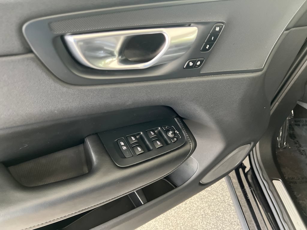 Used 2024 Volvo XC60 B5 Plus AWD/4WD image 13
