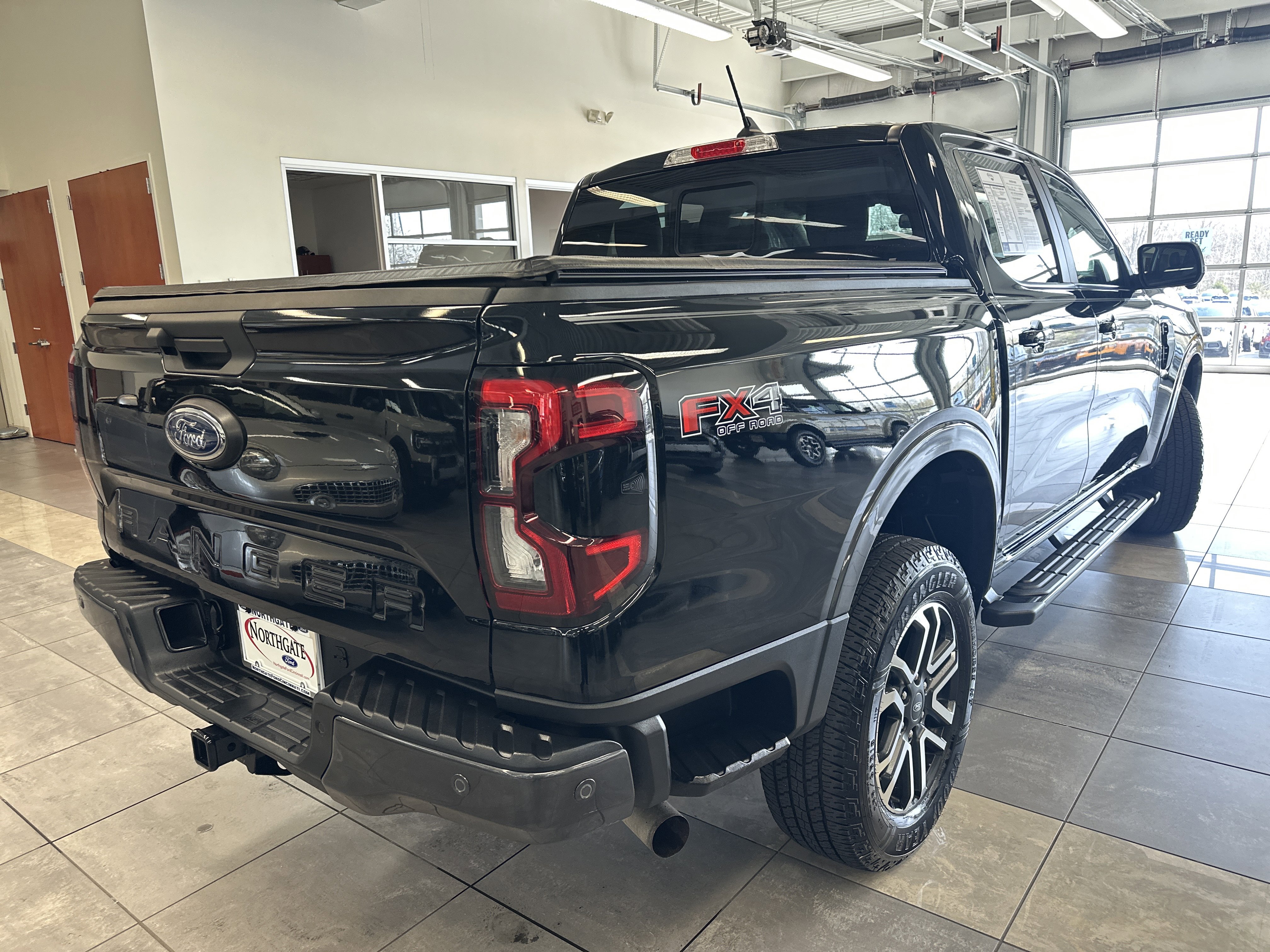 Used 2024 Ford Ranger Lariat w/ FX4 Off-Road Package image 14