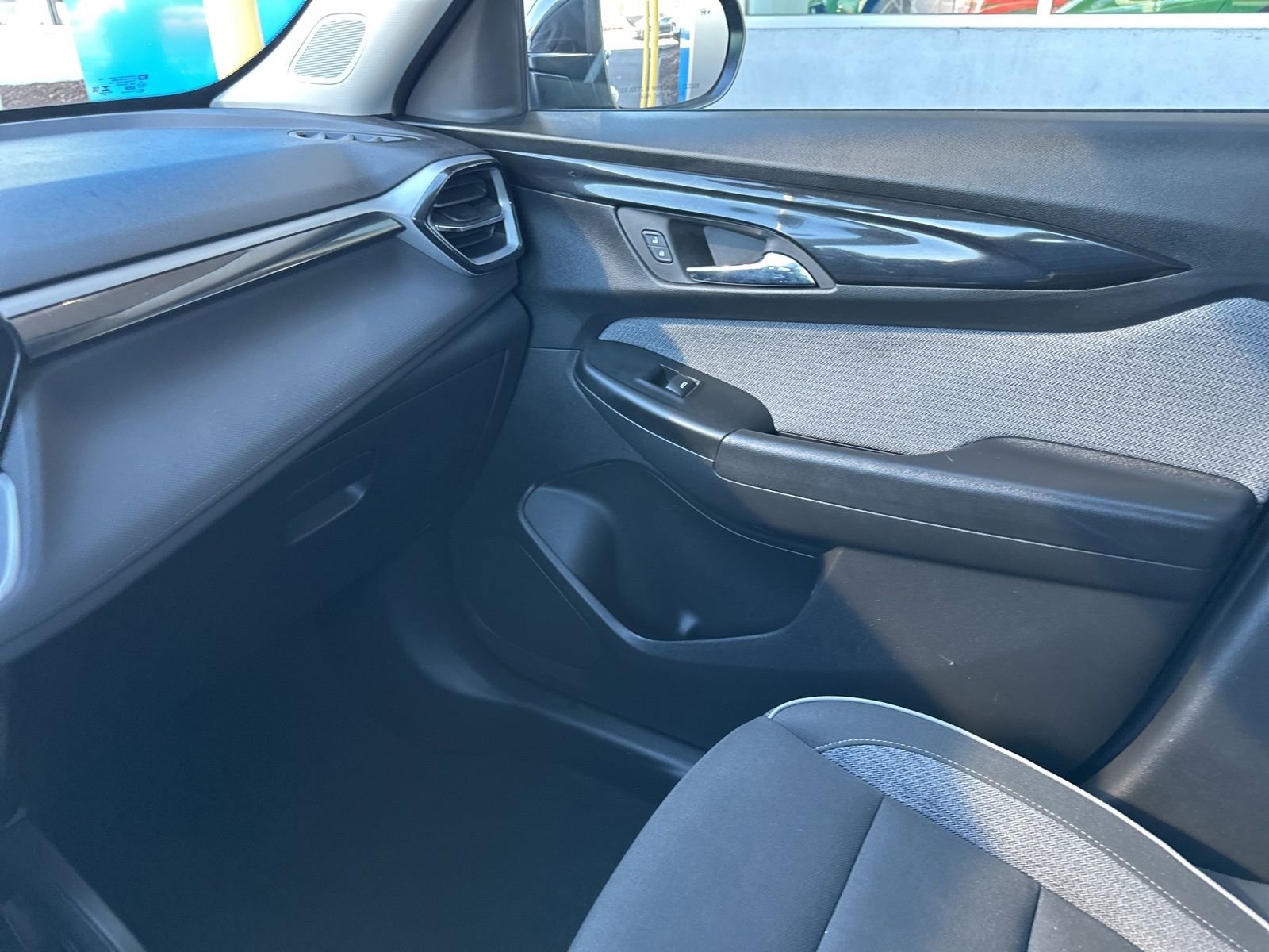 Used 2024 Chevrolet TrailBlazer LT w/ LT Cold Weather Package image 34