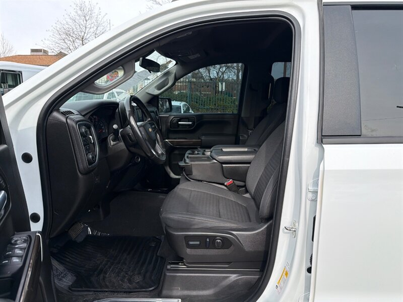 Used 2022 Chevrolet Silverado 1500 LT w/ Z71 Off-Road Package AWD/4WD image 16