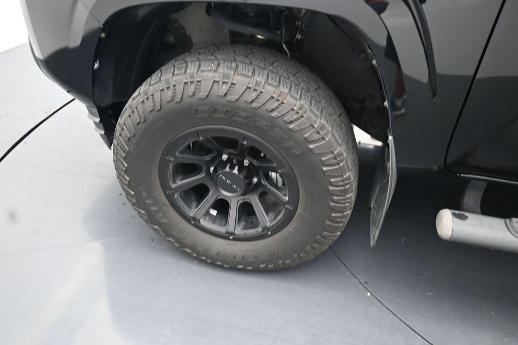 Used 2020 Toyota Tacoma SR AWD/4WD image 15