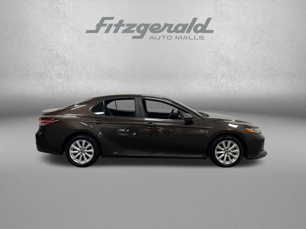 Used 2018 Toyota Camry LE image 8