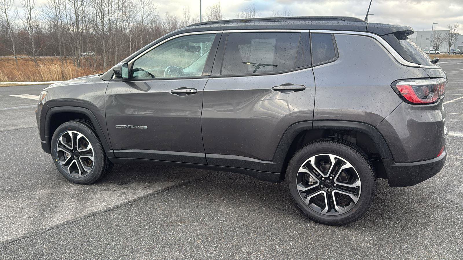 Used 2022 Jeep Compass Limited image 10