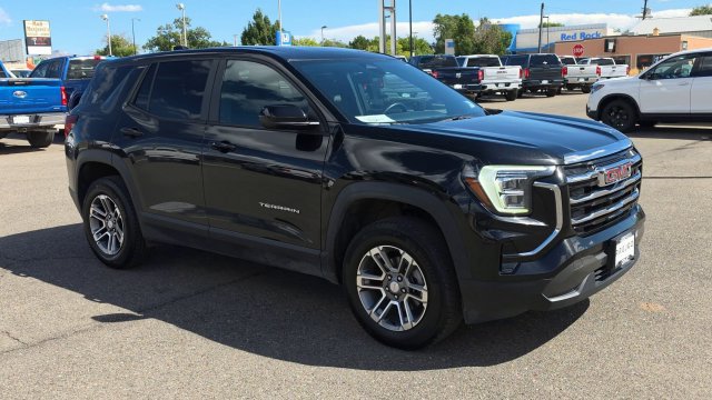 Used 2025 GMC Terrain Elevation AWD/4WD image 2