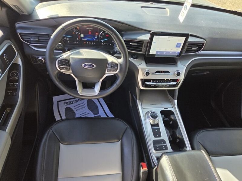 Used 2022 Ford Explorer XLT w/ Equipment Group 202A RWD image 10