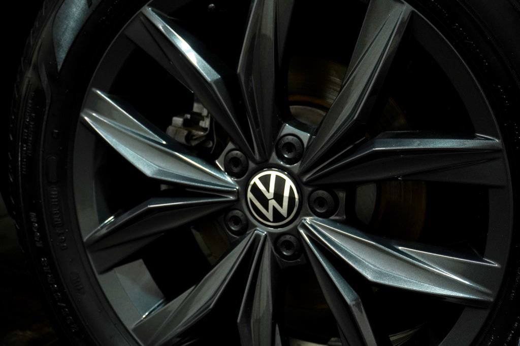 Certified 2024 Volkswagen Tiguan SE AWD/4WD image 10