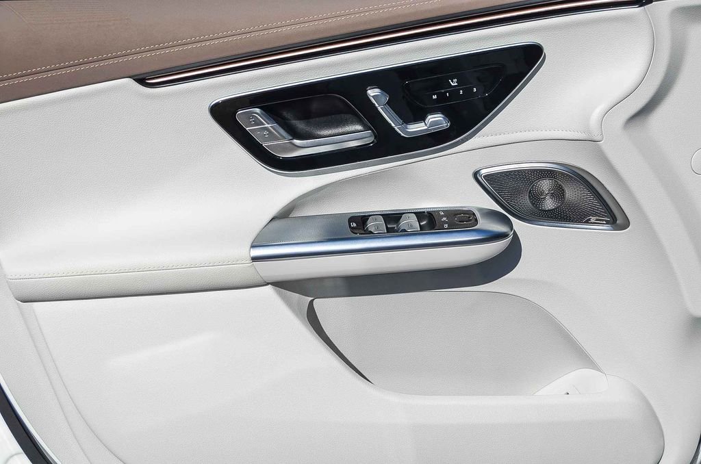 Used 2025 Mercedes-Benz EQE 350+ 4MATIC SUV image 19